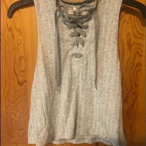 Short sleeveless sweater top